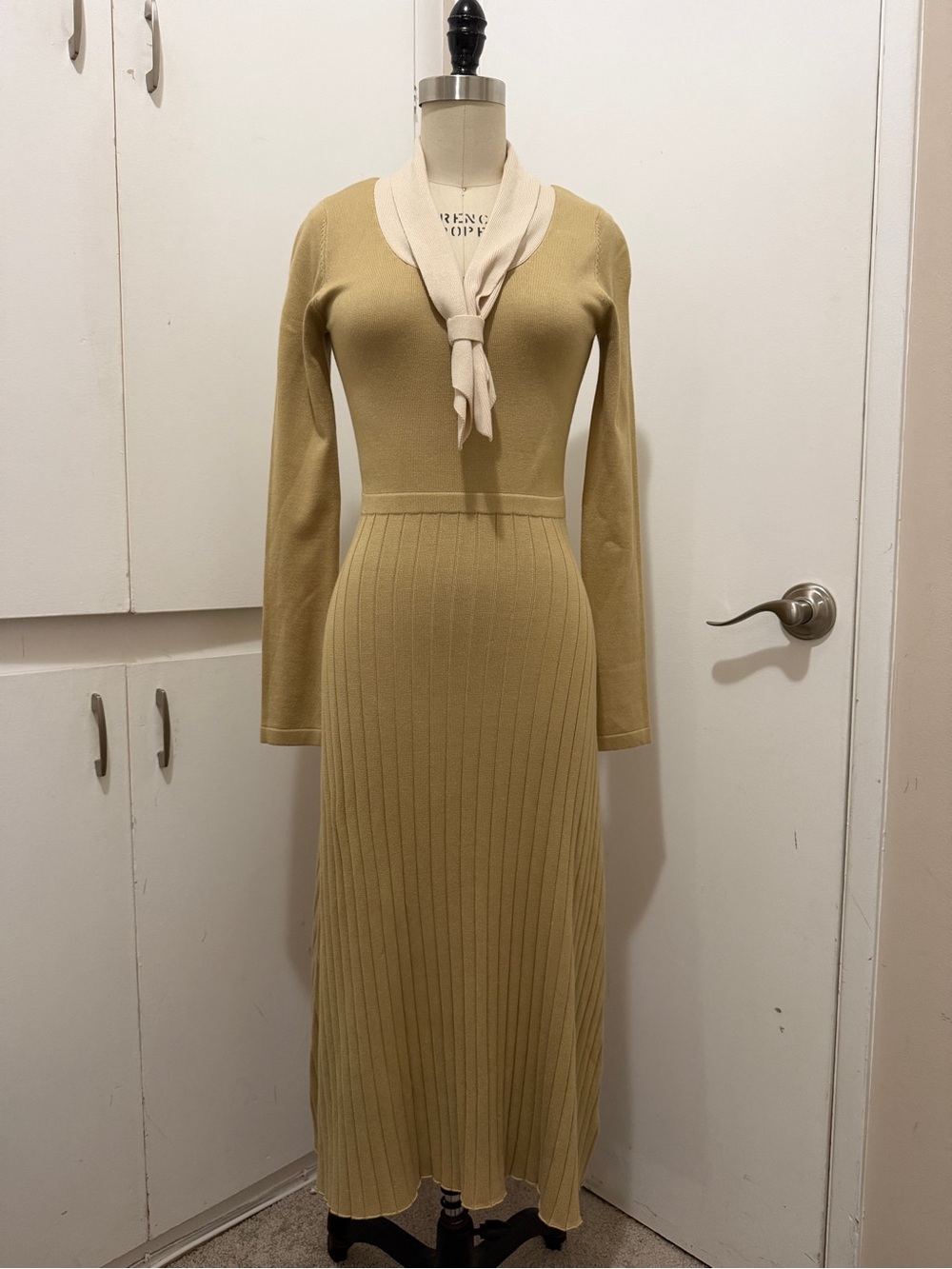 Simple retro- Beige Long Sleeve Knit Midi Dress with Scarf Detail